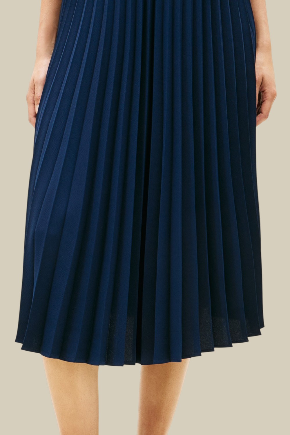 תמונת תקריב דוגמן של חצאית מידי פליסה