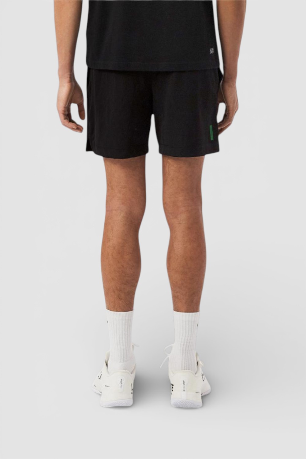 תמונת דוגמן אחורית של מכנסיים קצרים