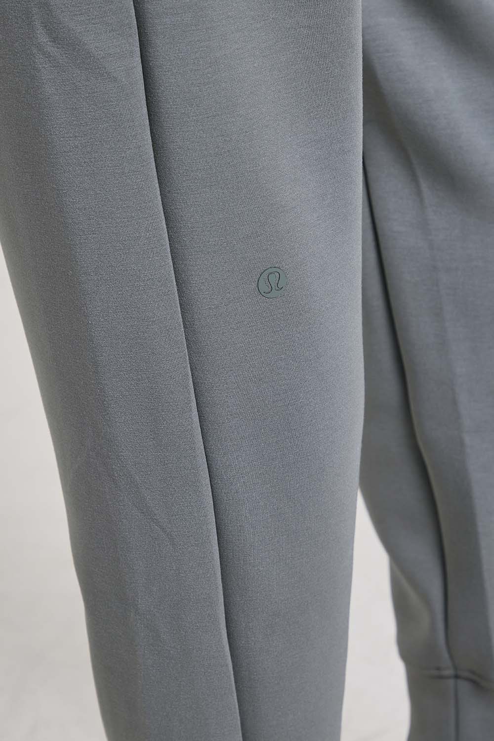 תמונת תקריב דוגמן של Smooth Spacer Jogger Regular