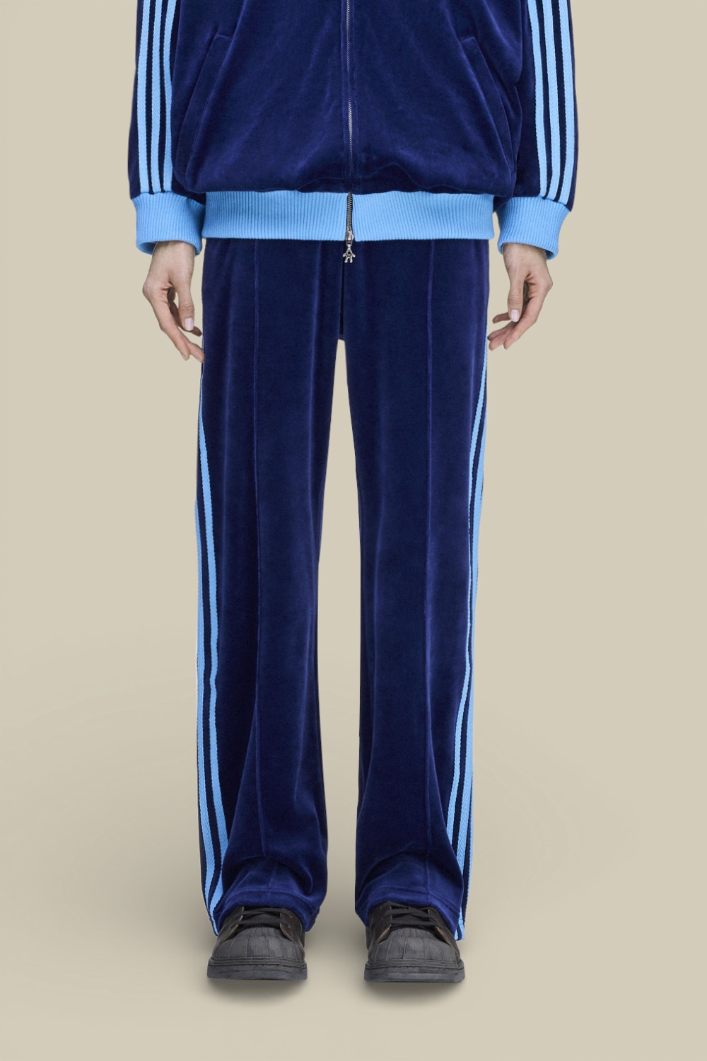 תמונת דוגמן קידמית של מכנסי ג'וגר