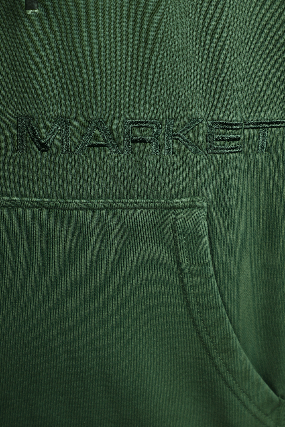 תמונה אחורית של סווטשירט קפוצ'ון יורו סטייל עם הדפס בגוון ירוק