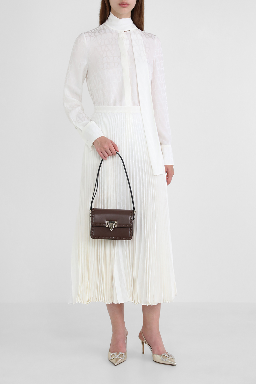 תמונת דוגמן קידמית של נעלי עקב סלינק באק