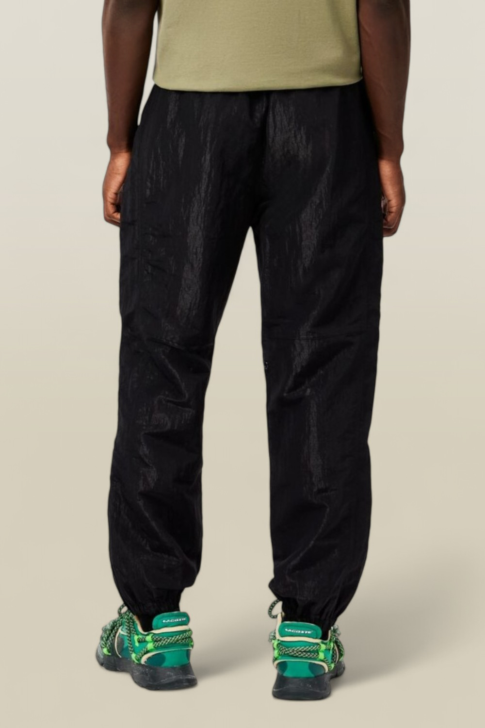 תמונת דוגמן אחורית של מכנסי ג'וגר