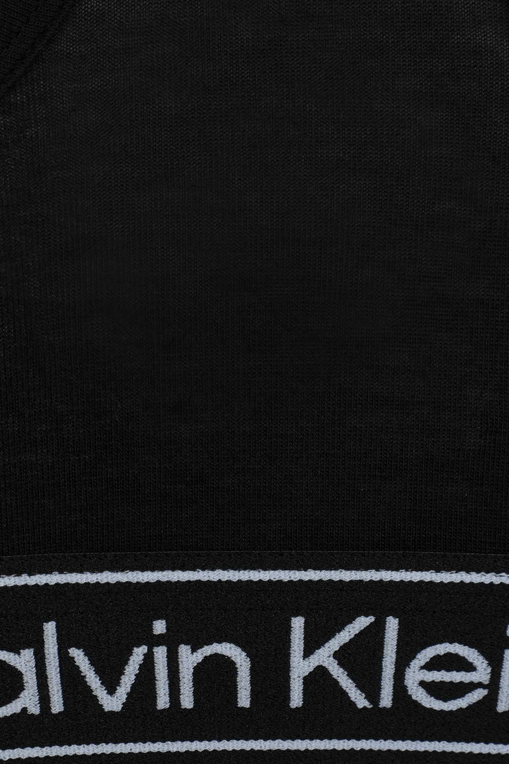 תמונה אחורית של טופ שחור עם לוגו עדכני