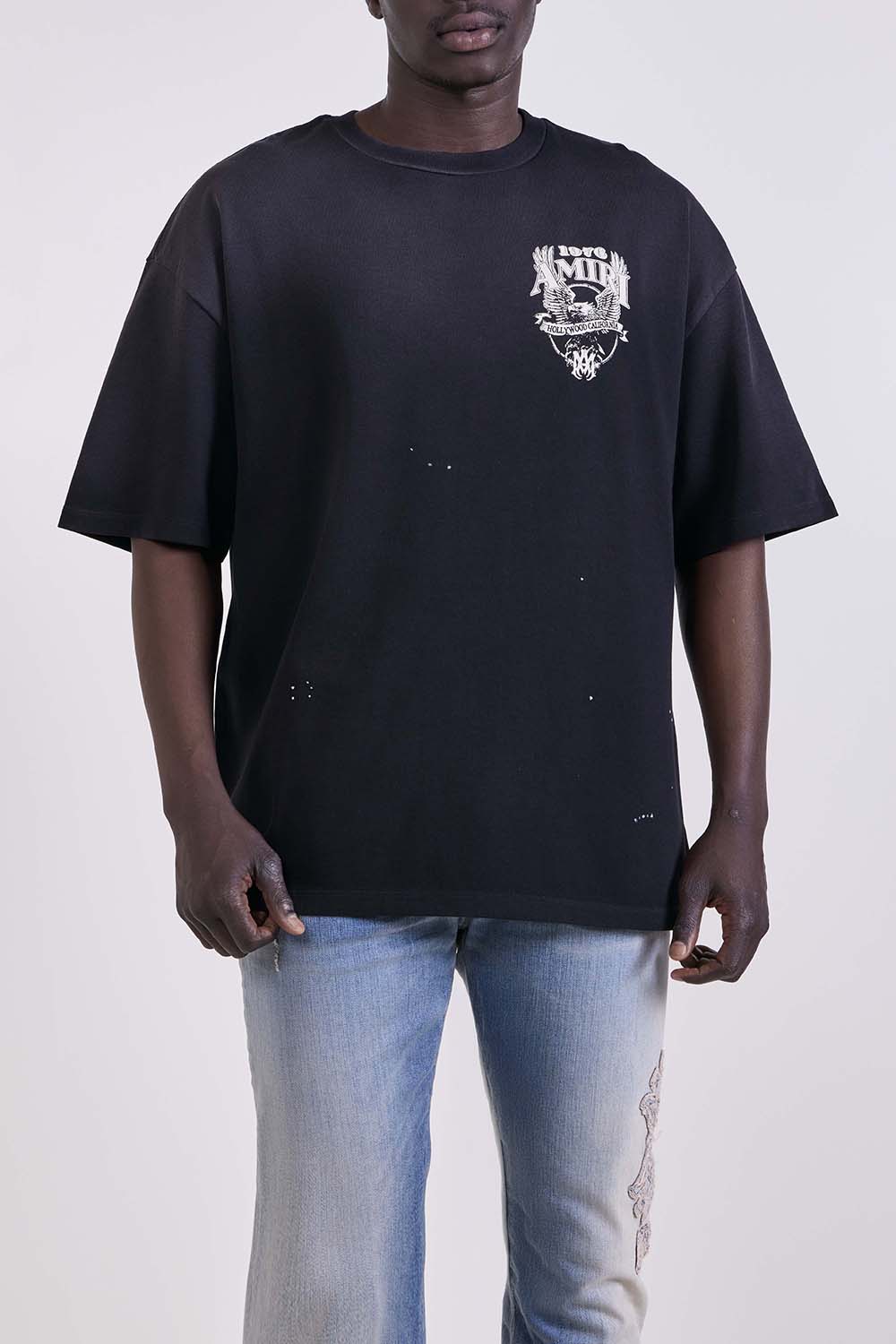 תמונת דוגמן קידמית של חולצת טי בגזרה משוחררת