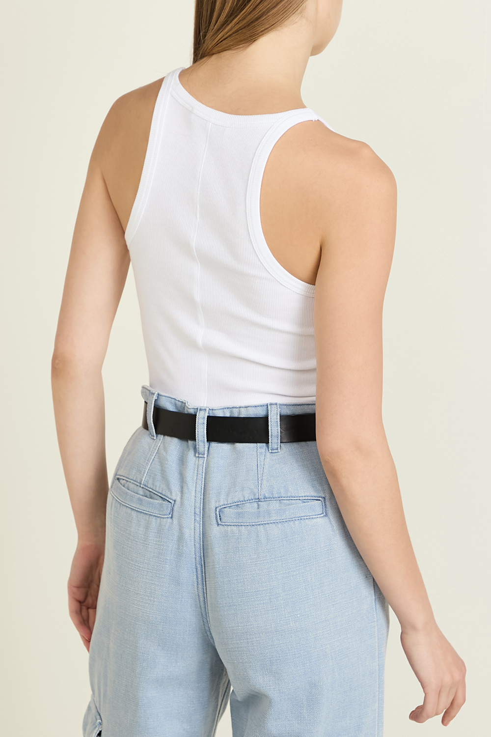 תמונת דוגמן אחורית של גופיית ריב