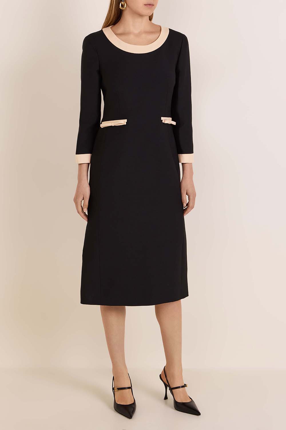 תמונת דוגמן קידמית של שמלת מידי מצמר ומשי