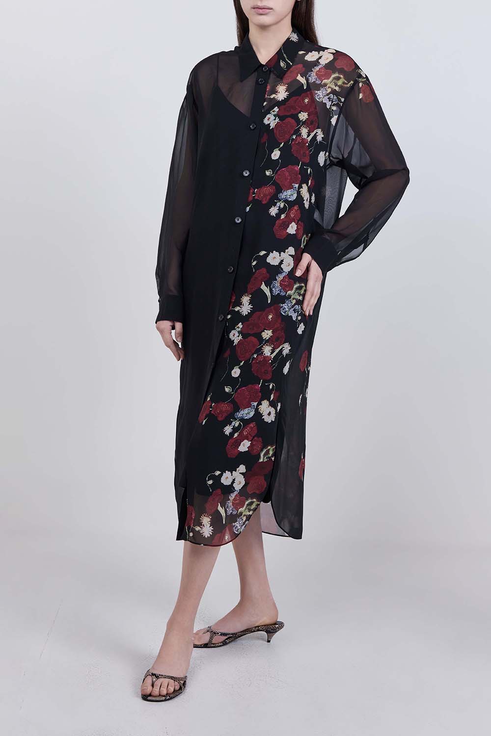 תמונת דוגמן קידמית של שמלת כפתורים משי