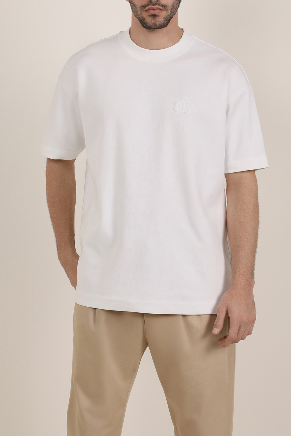 תמונת דוגמן קידמית של חולצת טי