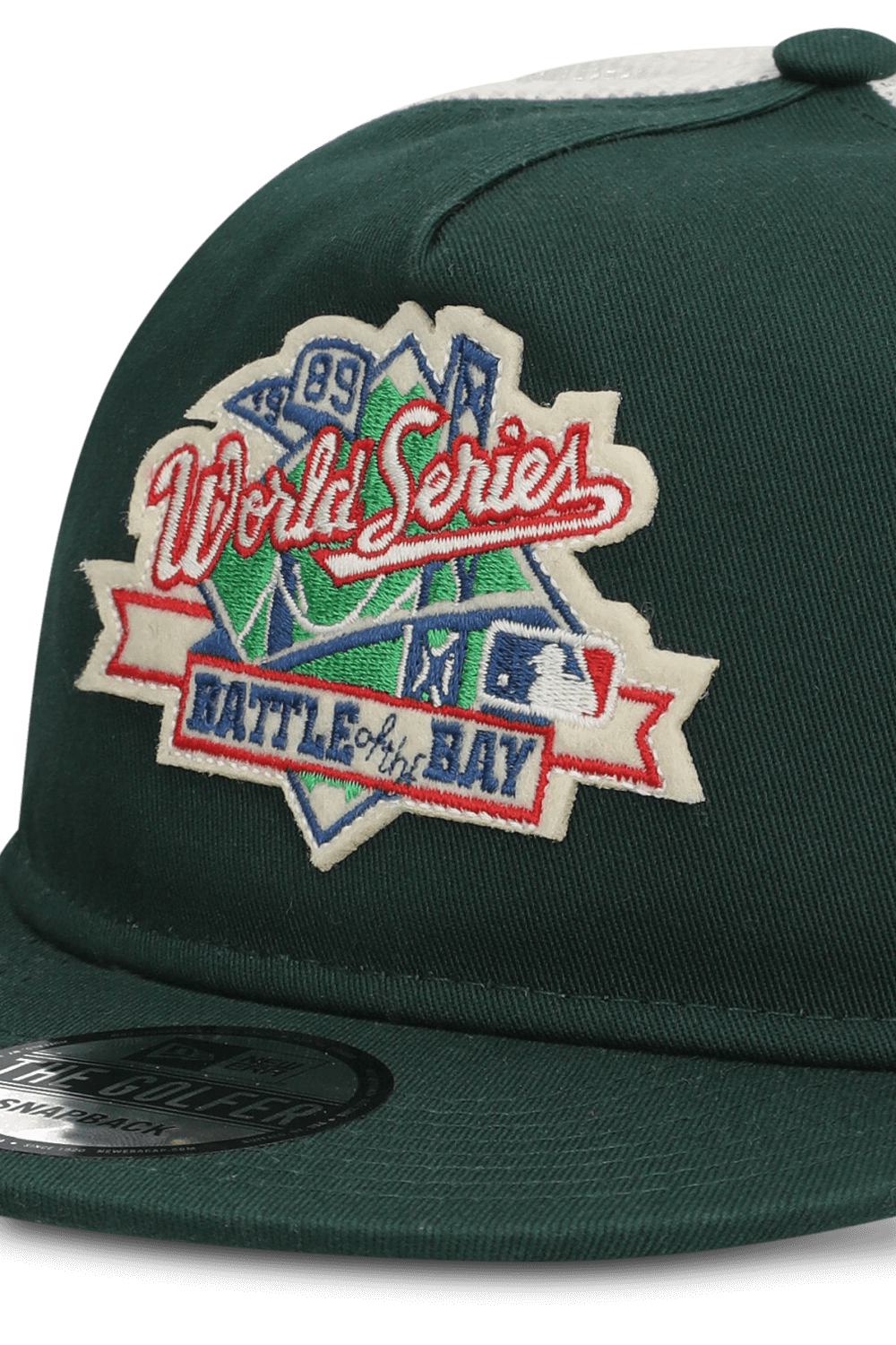 תמונת תקריב של כובע בייסבול