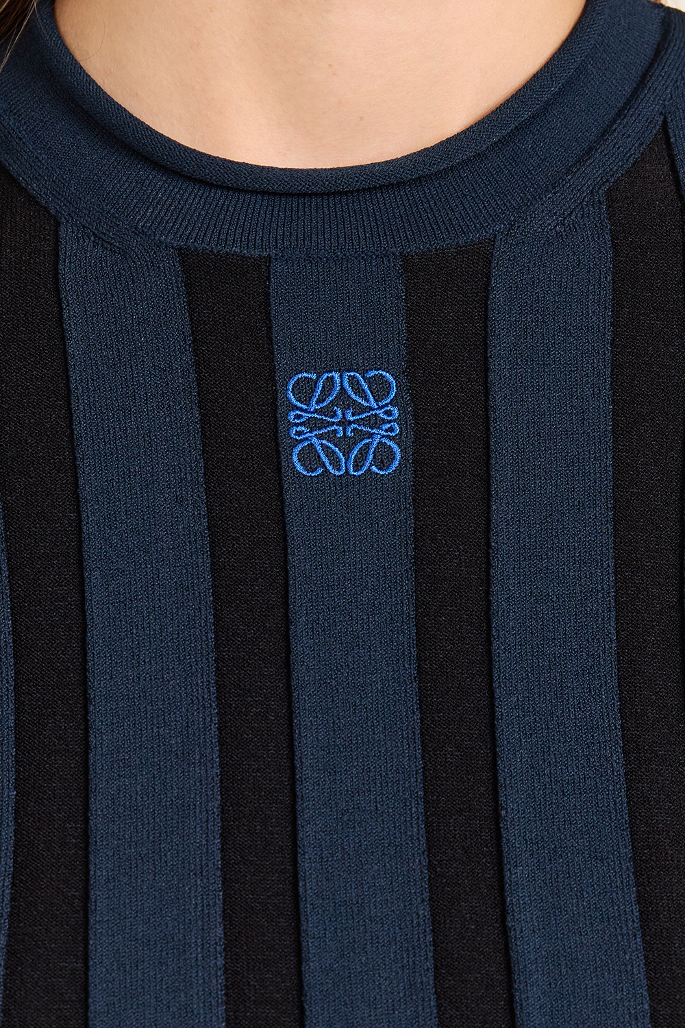 תמונת תקריב דוגמן של גופיית ריב