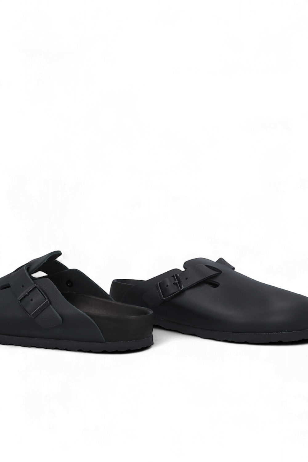 תמונת תקריב של נעלי בוסטון