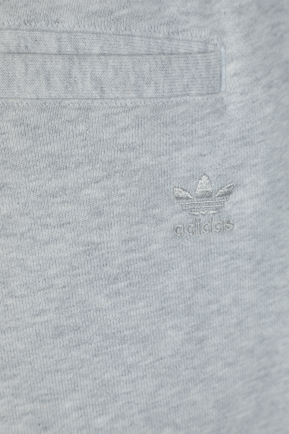 תמונה אחורית של Pharrell Williams Basic Shorts in White