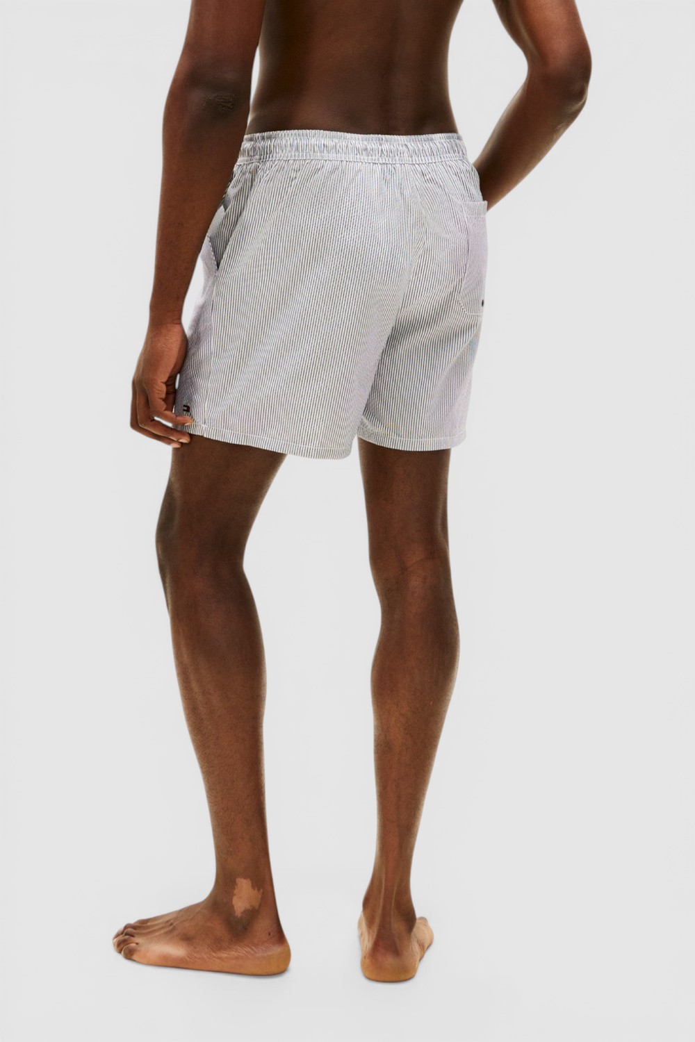 תמונת דוגמן אחורית של מכנסי בגד ים