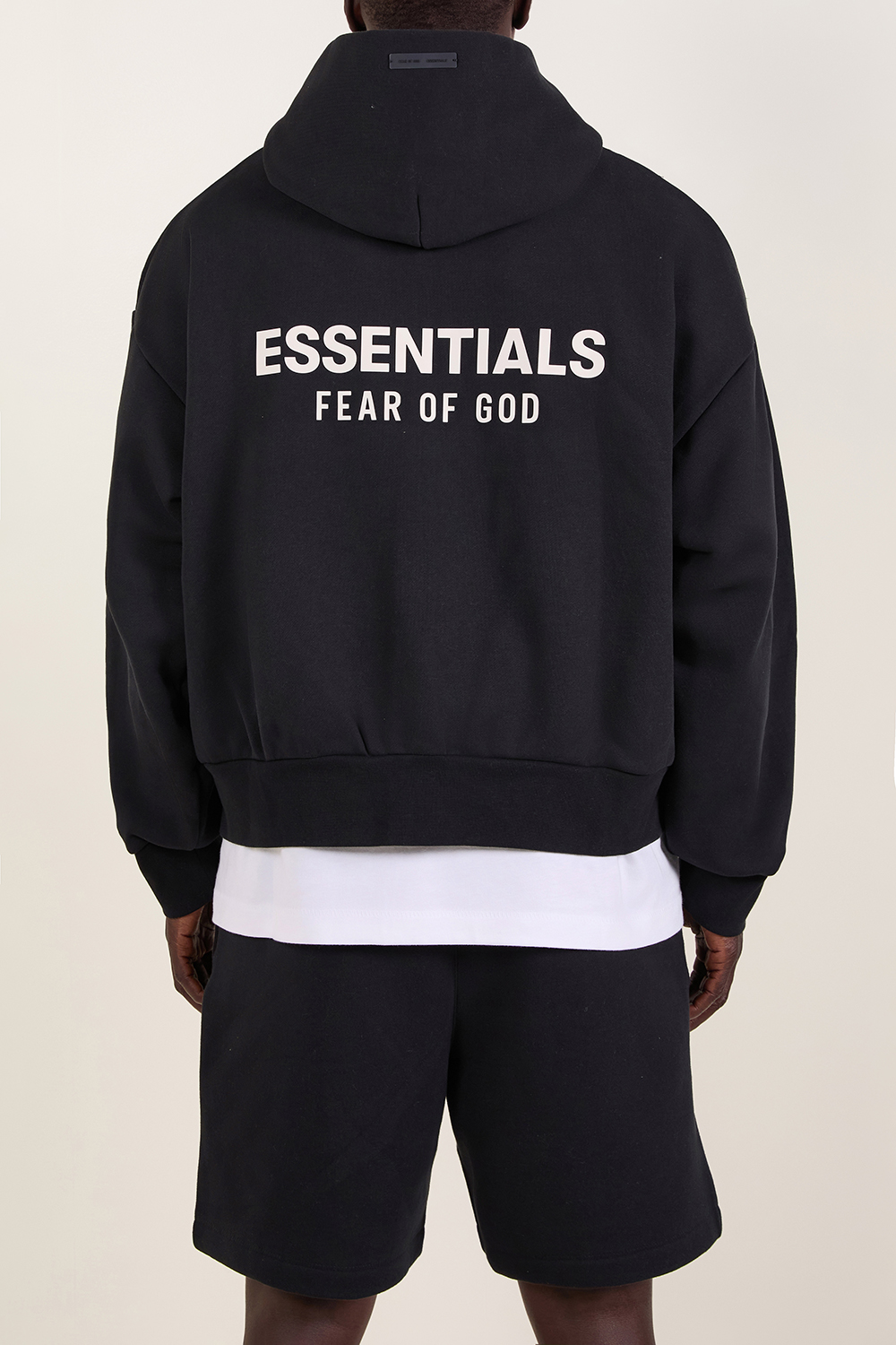 תמונת תקריב דוגמן של סווטשירט קפוצ'ון