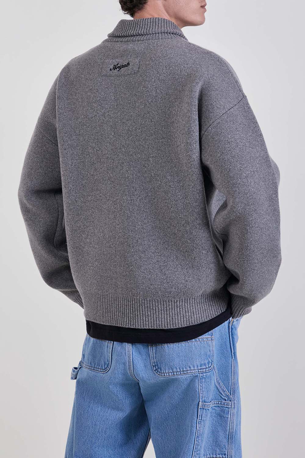 תמונת דוגמן אחורית של סריג קרדיגן