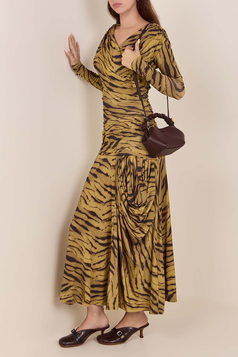 תמונת דוגמן קידמית של תיק בו מיני