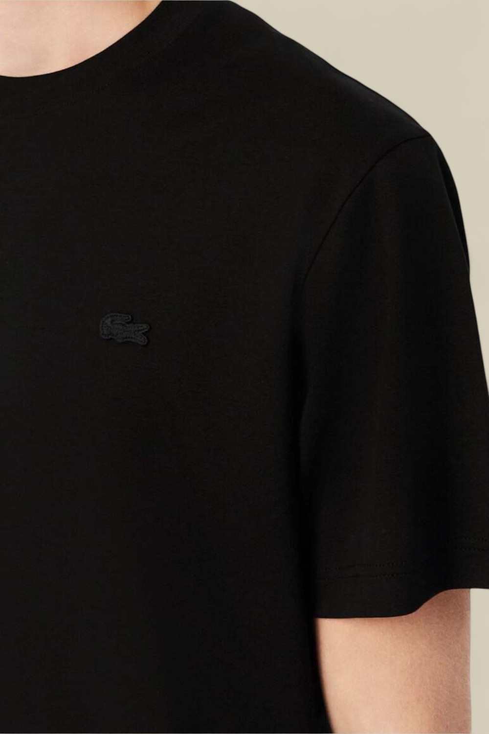 תמונת תקריב דוגמן של חולצת טי