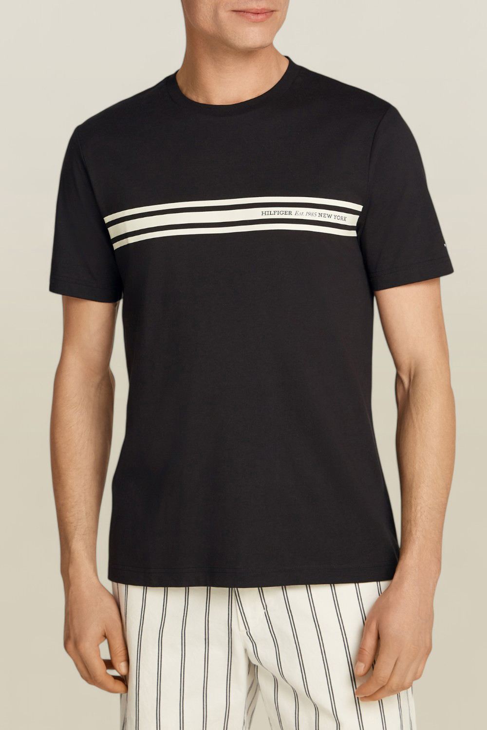 תמונת דוגמן קידמית של חולצת טי