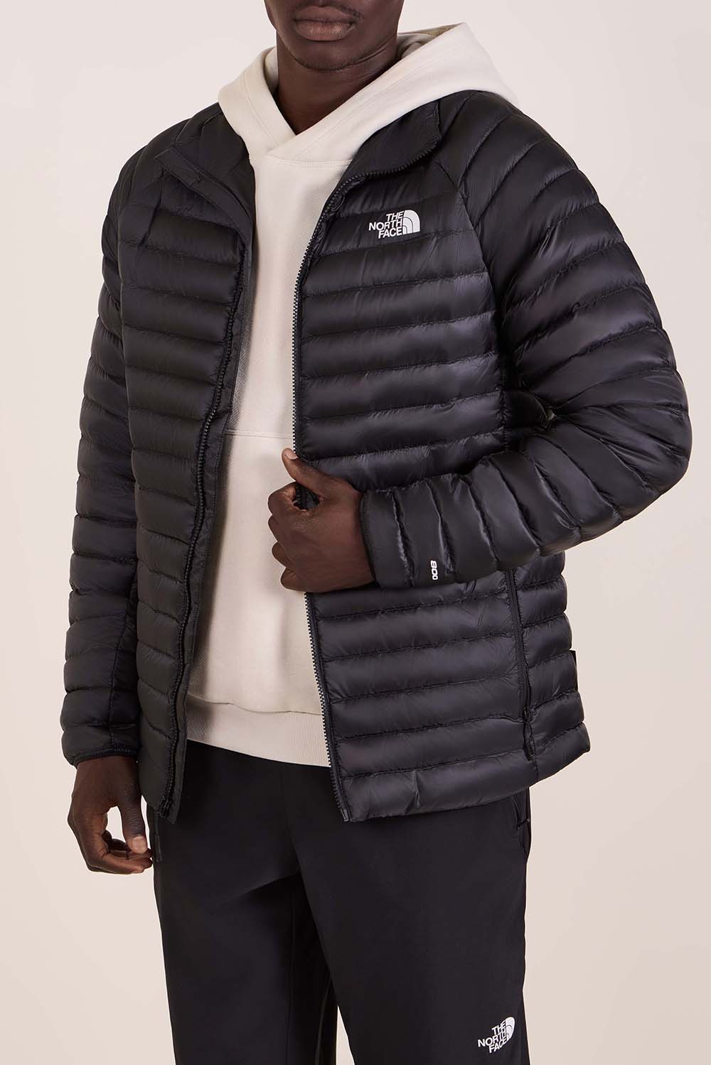 תמונת דוגמן קידמית של מעיל פוך קל