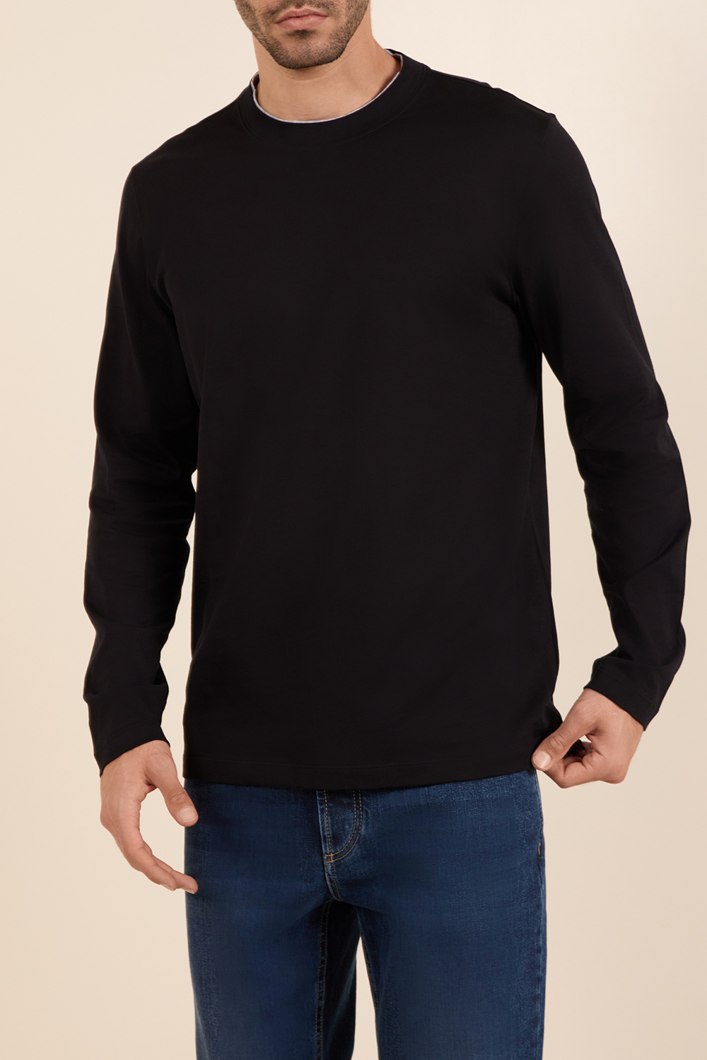 תמונת דוגמן קידמית של חולצת טי ארוכה