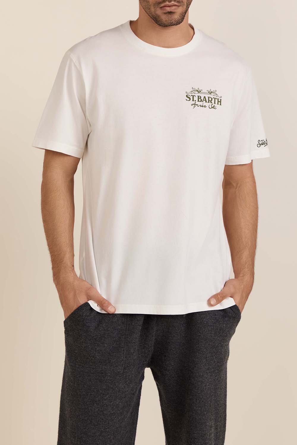 תמונת דוגמן קידמית של חולצת טי