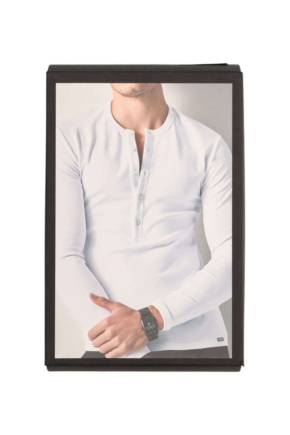 תמונת תקריב של חולצת טי שרוול ארוך