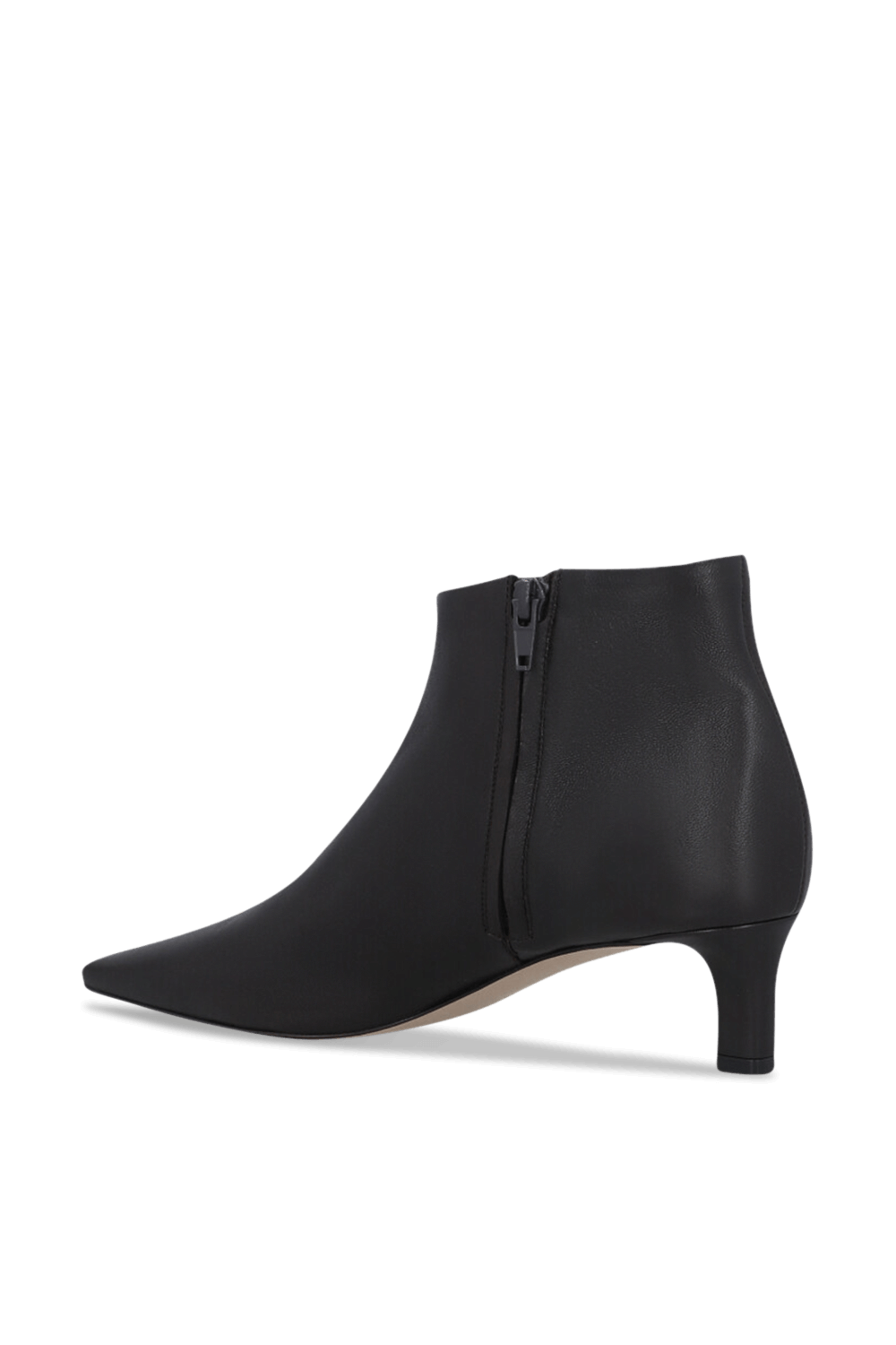 תמונה אחורית של מגפוני עקב