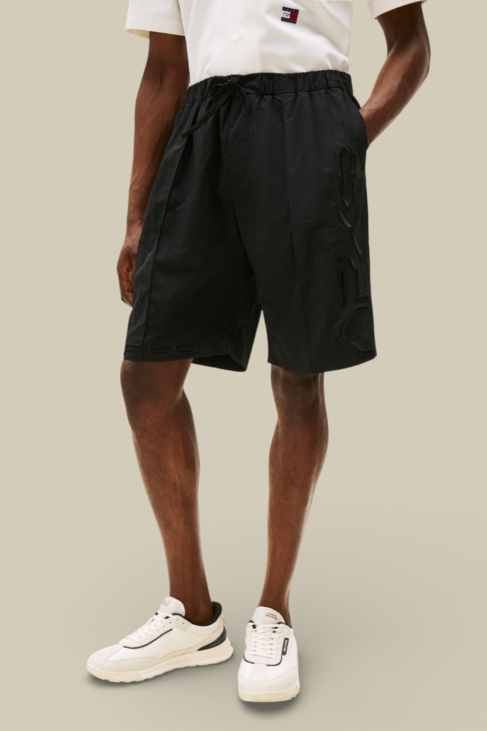 תמונת דוגמן קידמית של מכנסיים קצרים