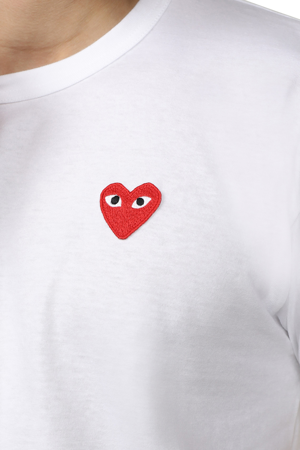 תמונת תקריב דוגמן של חולצת טי פליי