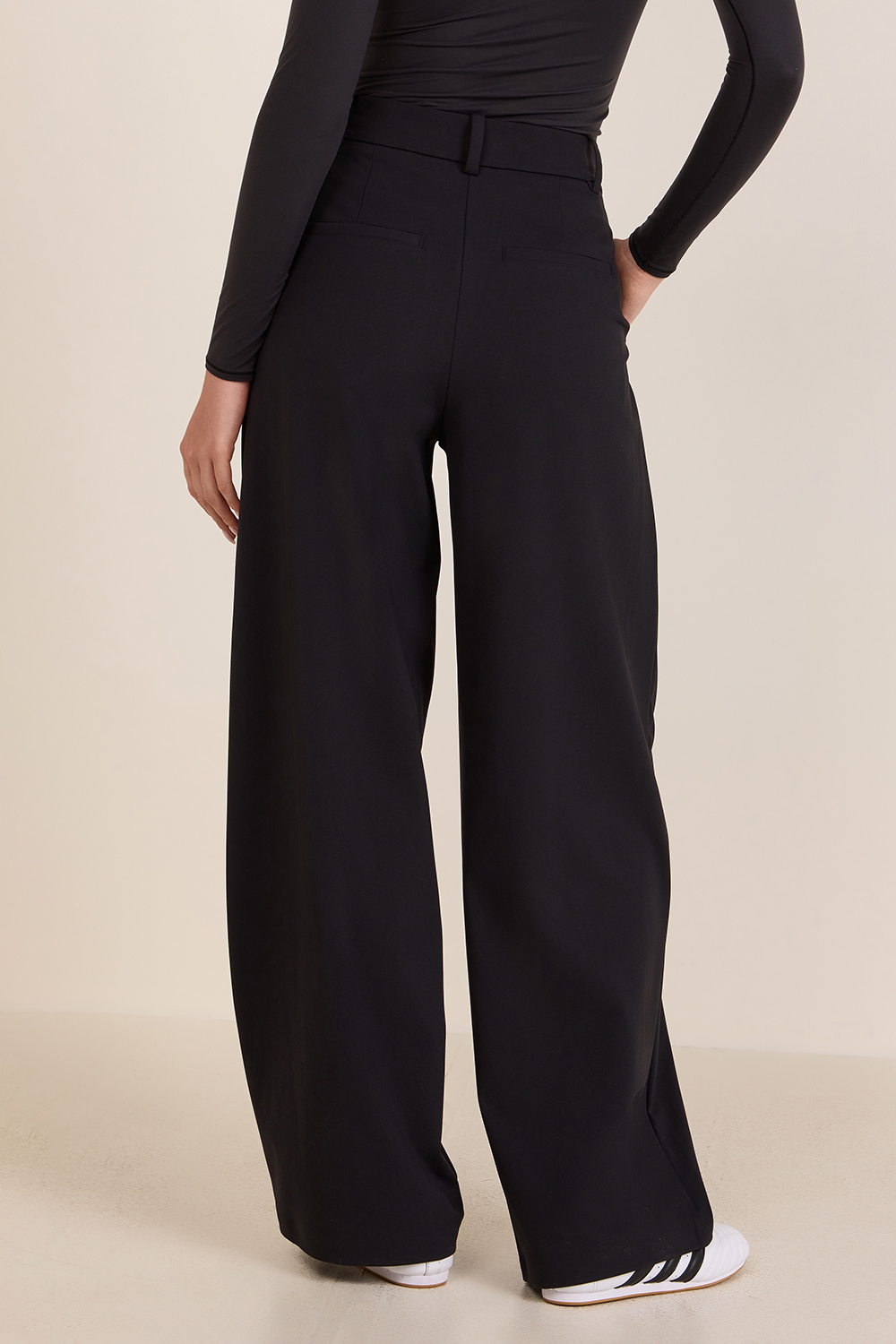 תמונת דוגמן אחורית של Daydrift High-Rise Trouser Regular