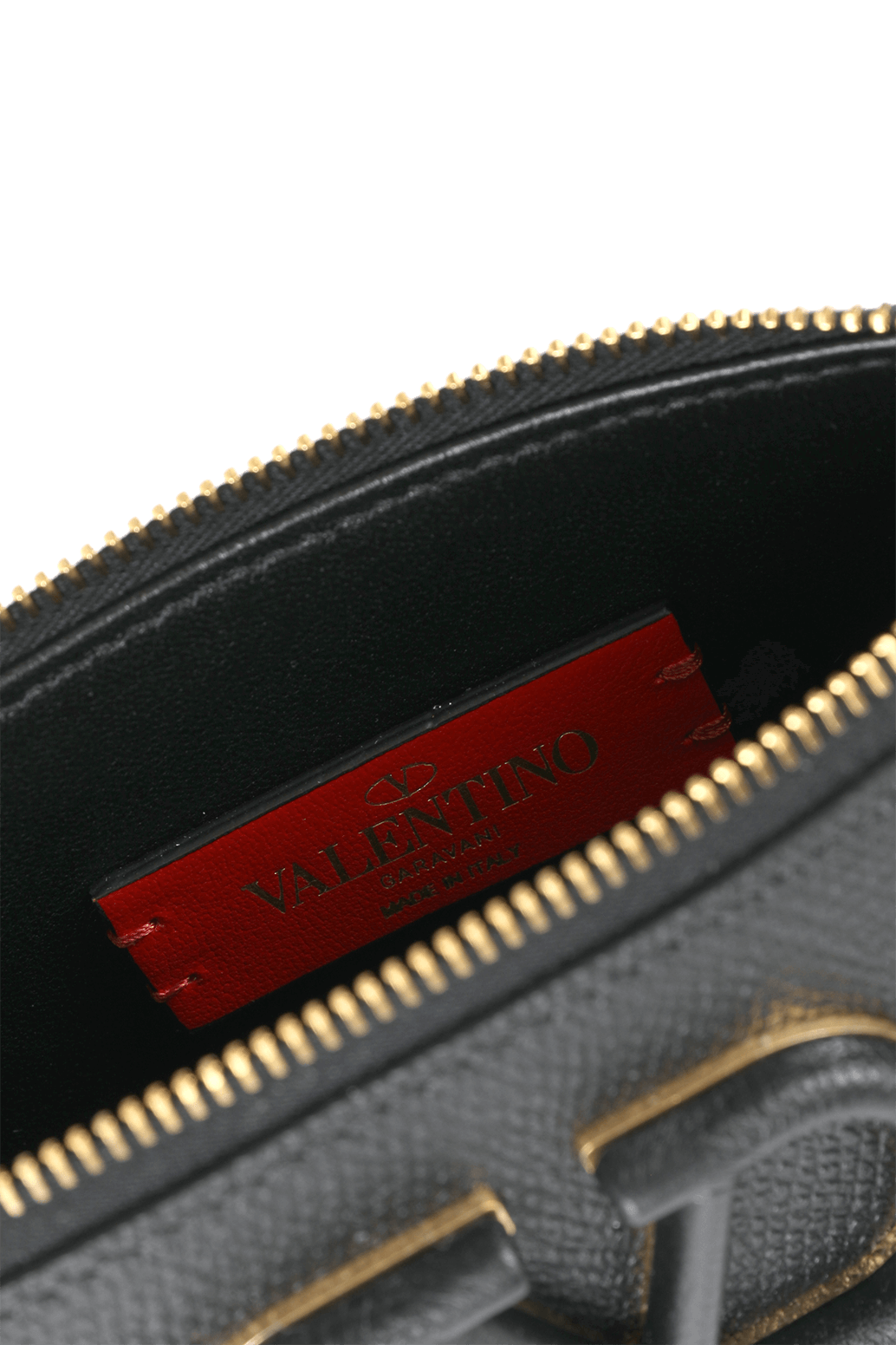 תמונת תקריב של V Logo Small Shoulder Bag in Black