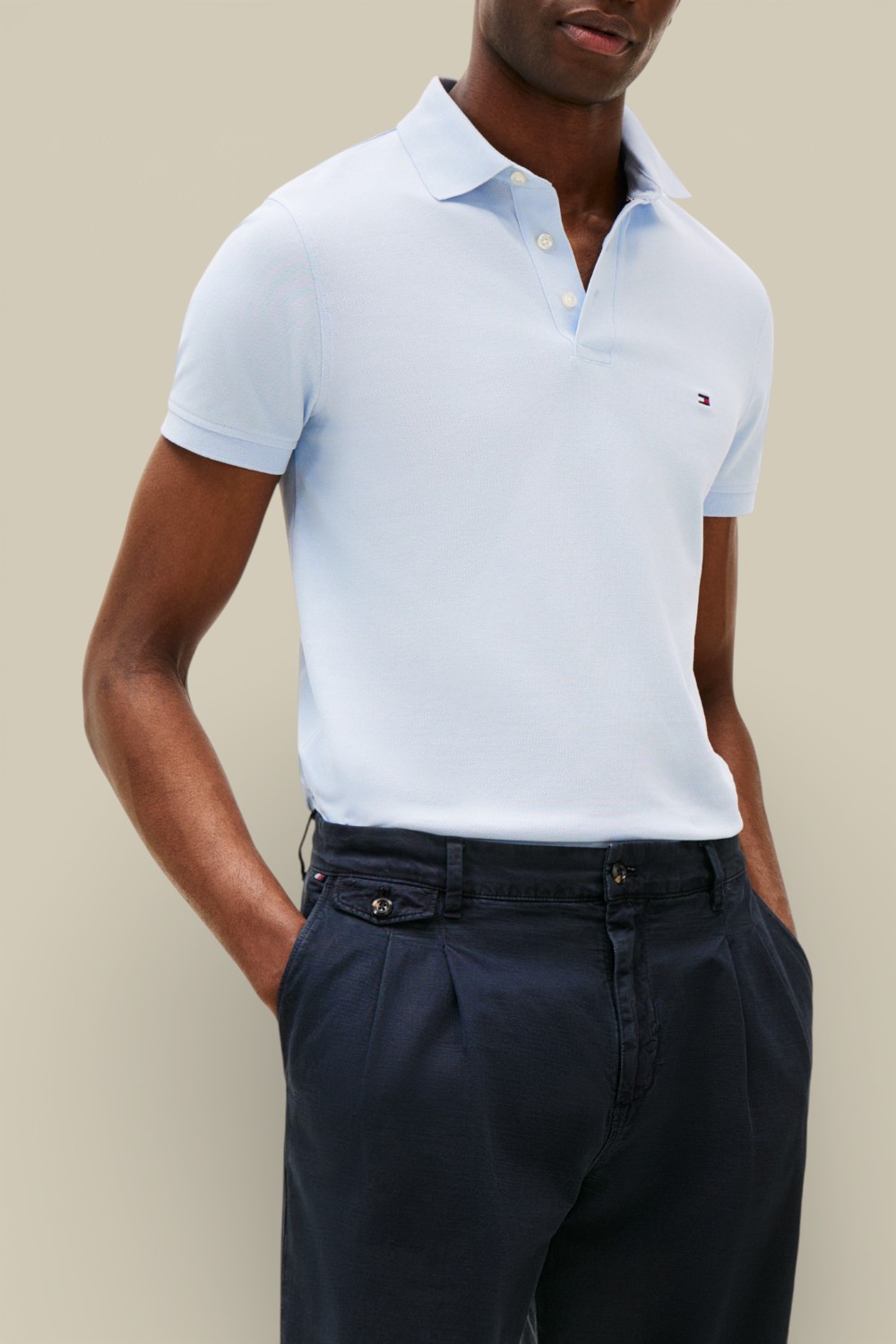 תמונת דוגמן קידמית של חולצת פולו