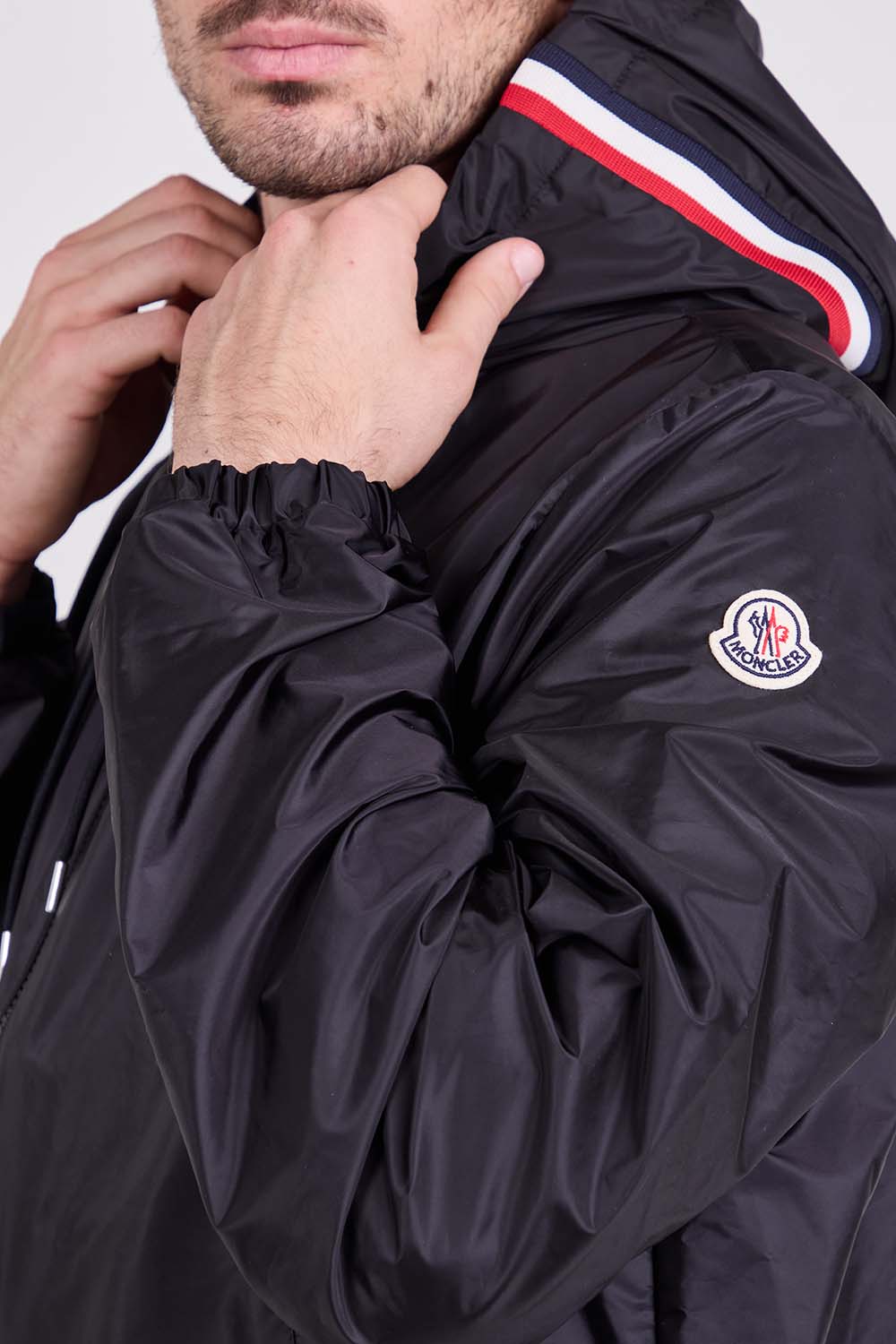 תמונת תקריב דוגמן של מעיל רוח