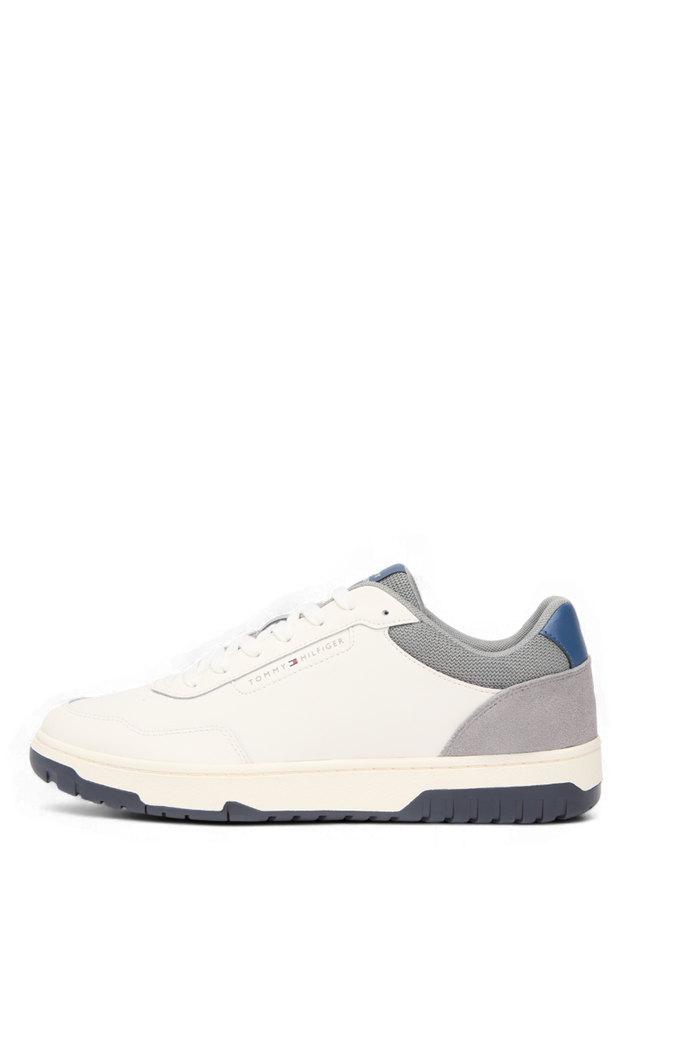 תמונה אחורית של נעלי סניקרס