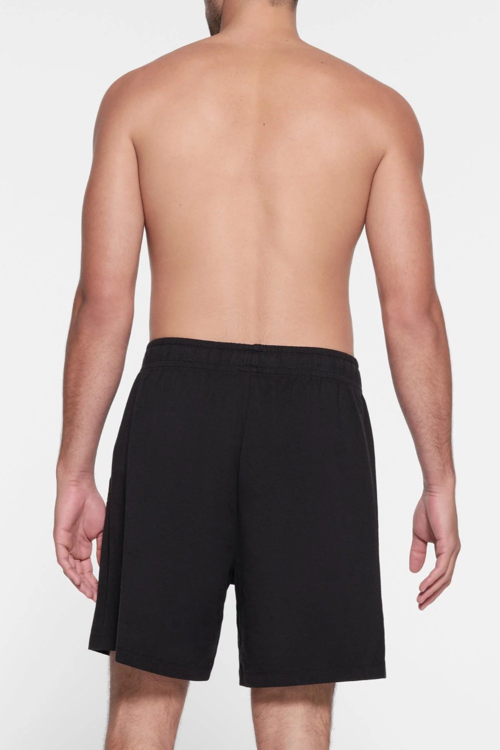 תמונת דוגמן אחורית של RELAXED SHORT