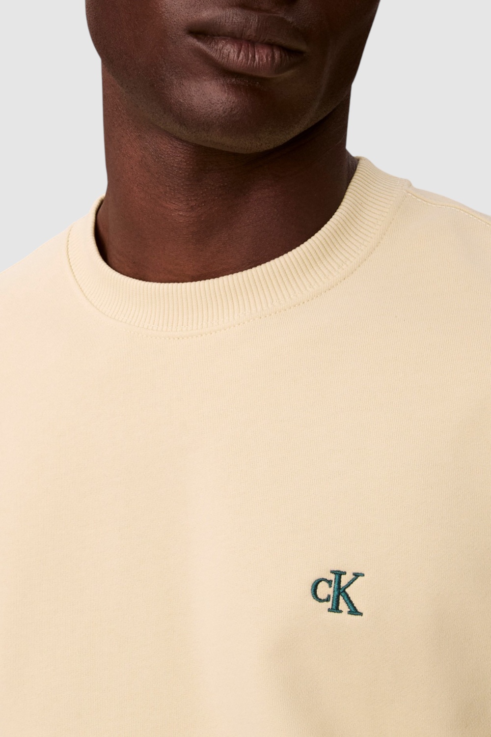 תמונת תקריב דוגמן של סווטשירט כותנה