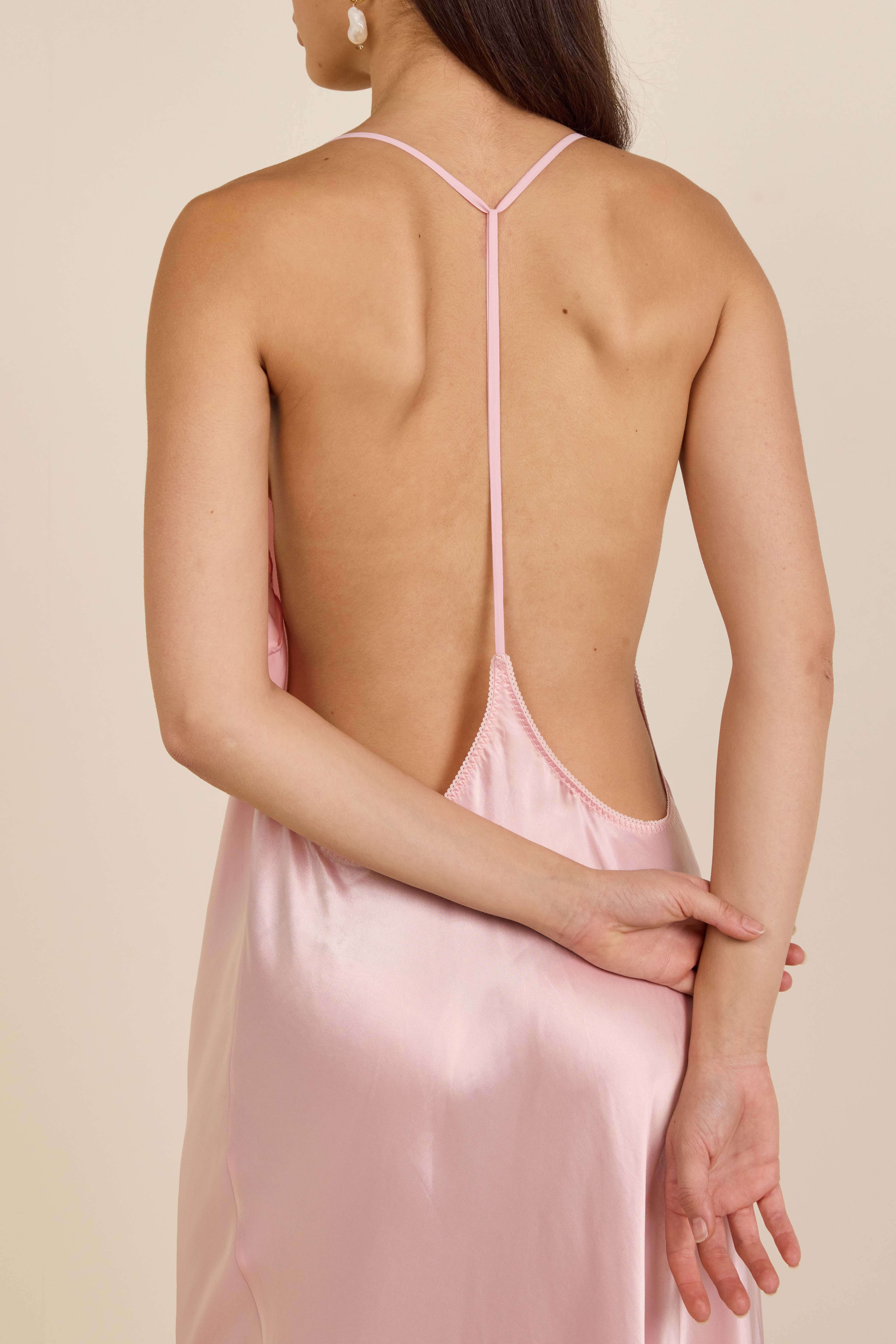 תמונת תקריב דוגמן של שמלת מקסי ויסקוזה