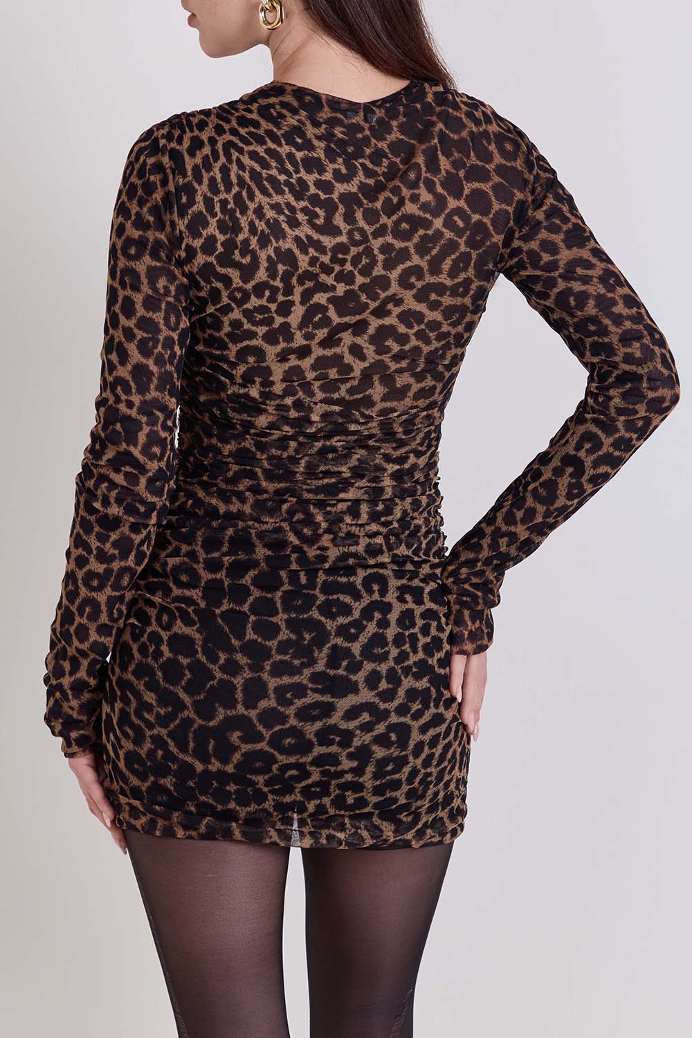 תמונת דוגמן אחורית של שמלת מיני מנומרת