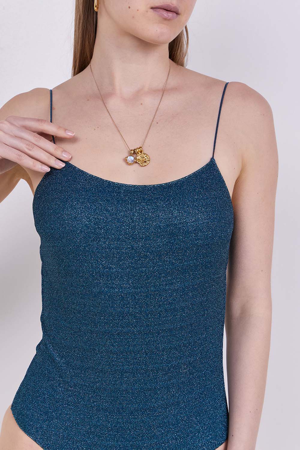 תמונת תקריב דוגמן של בגד ים שלם לומאר