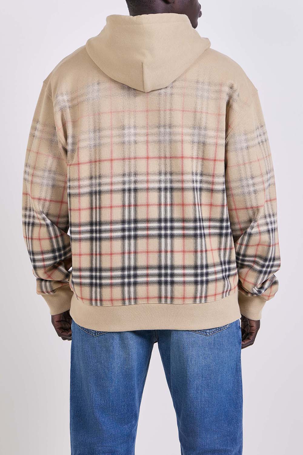 תמונת דוגמן אחורית של סווטשירט קפוצ'ון