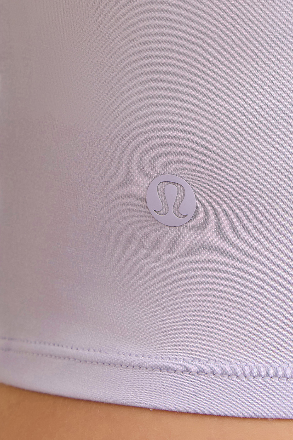 תמונת תקריב דוגמן של Modal-Silk Twist-Front Cropped T-Shirt