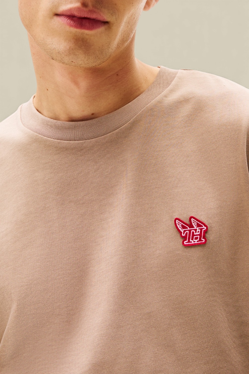 תמונת תקריב דוגמן של חולצת טי