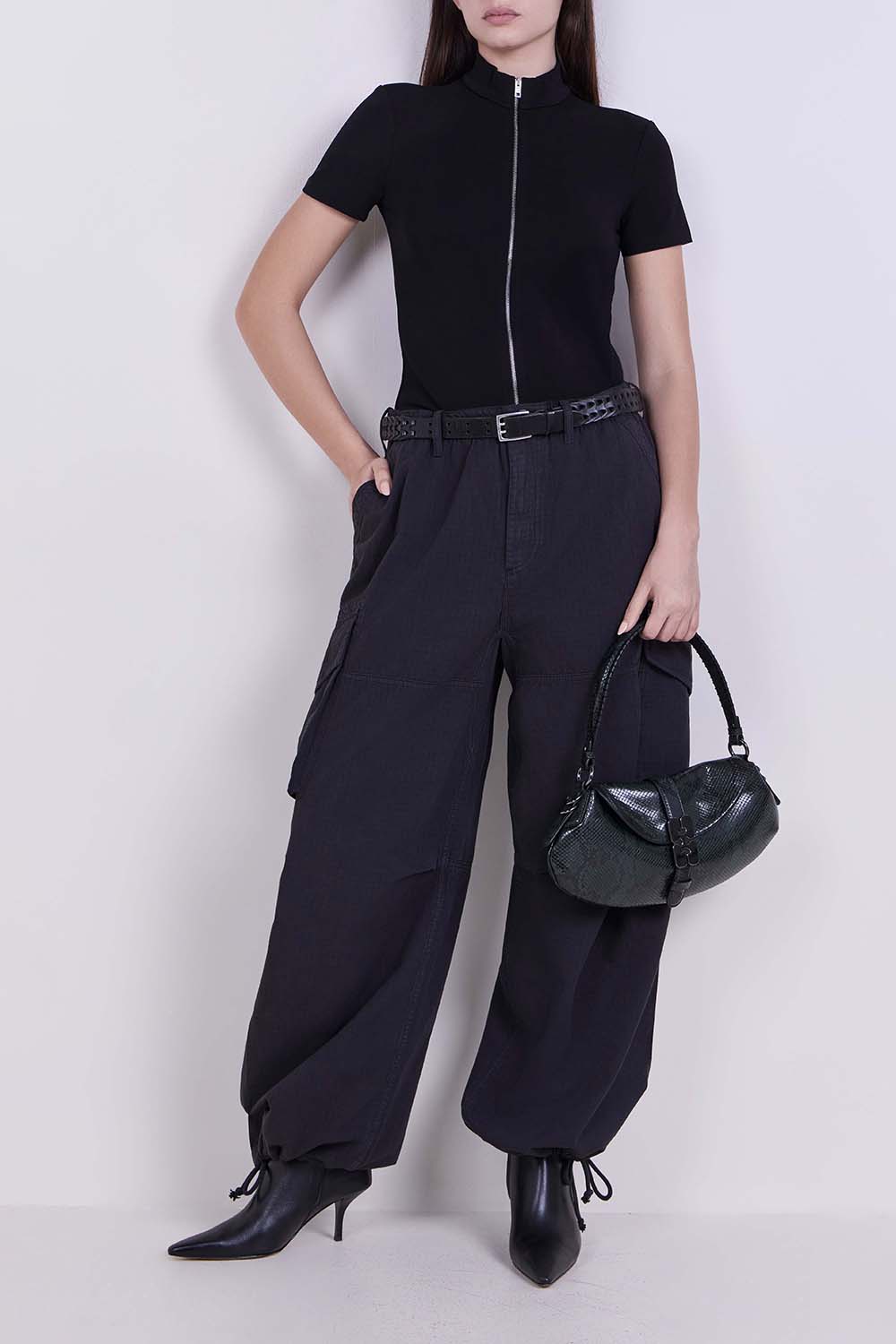 תמונת דוגמן קידמית של תיק כתף קאט מדיום