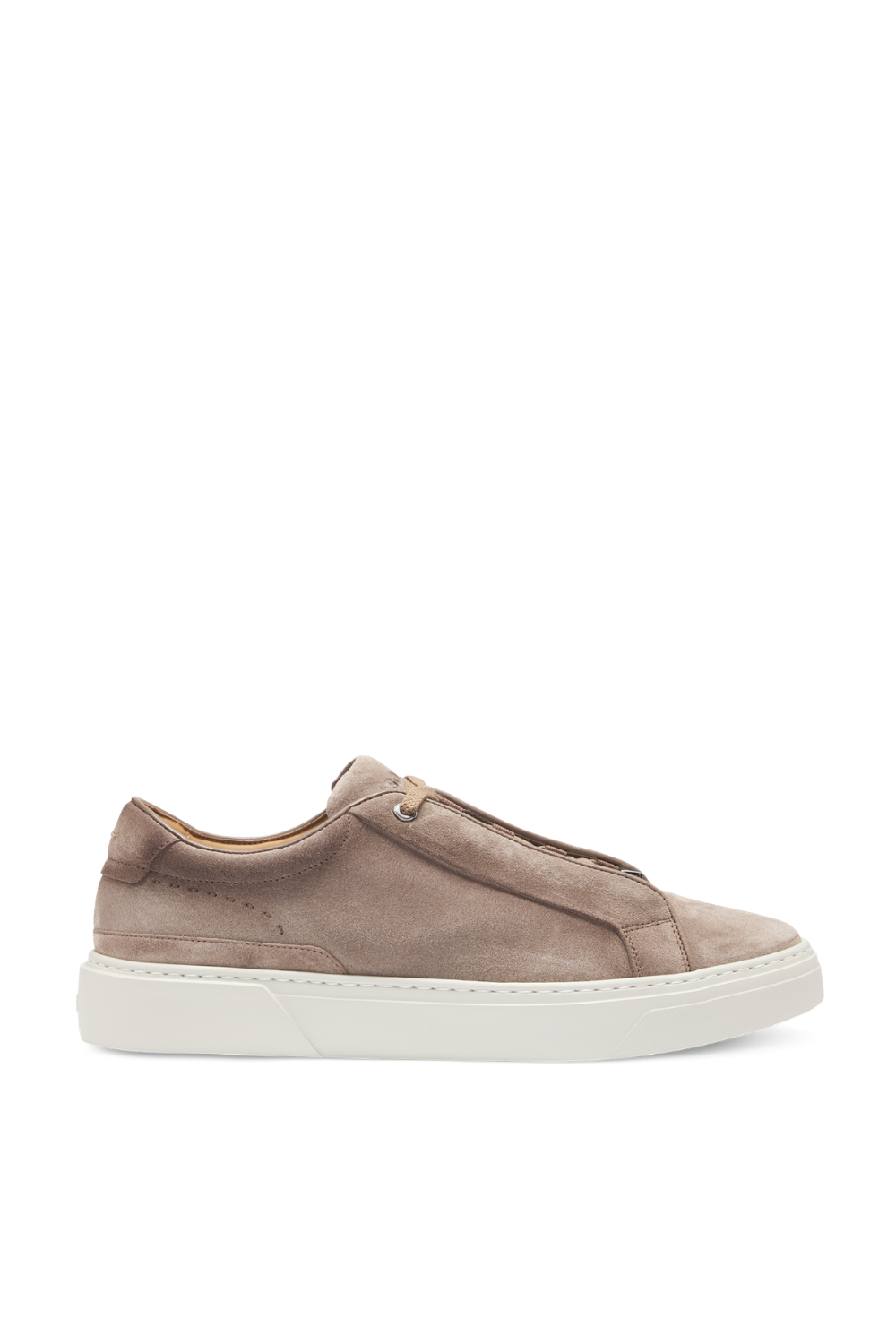 תמונה קידמית של נעלי סניקרס