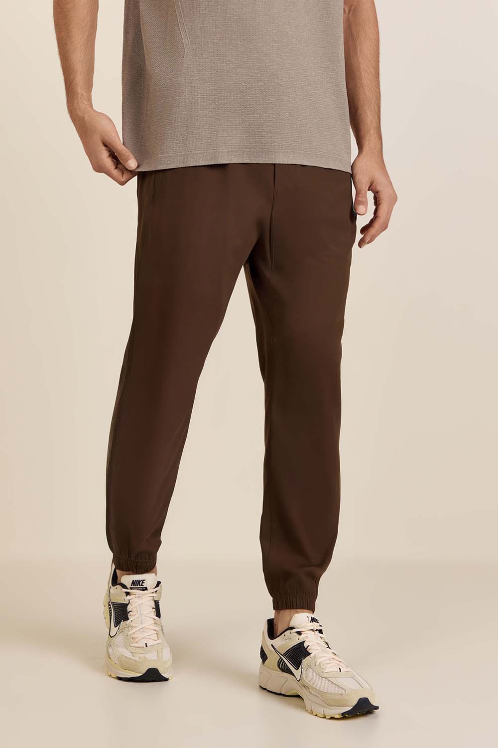 תמונת דוגמן קידמית של Pace Breaker Jogger Regular