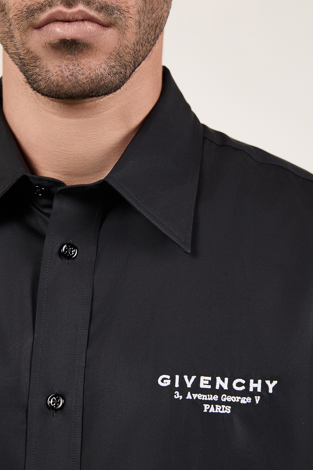 תמונת תקריב דוגמן של חולצת כפתורים