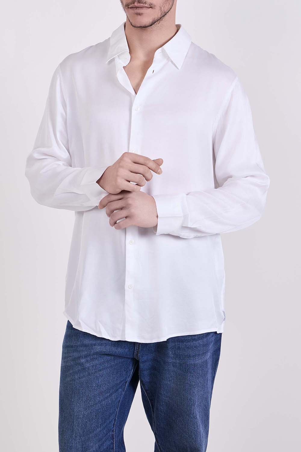 תמונת דוגמן קידמית של חולצת כפתורים ארוכה