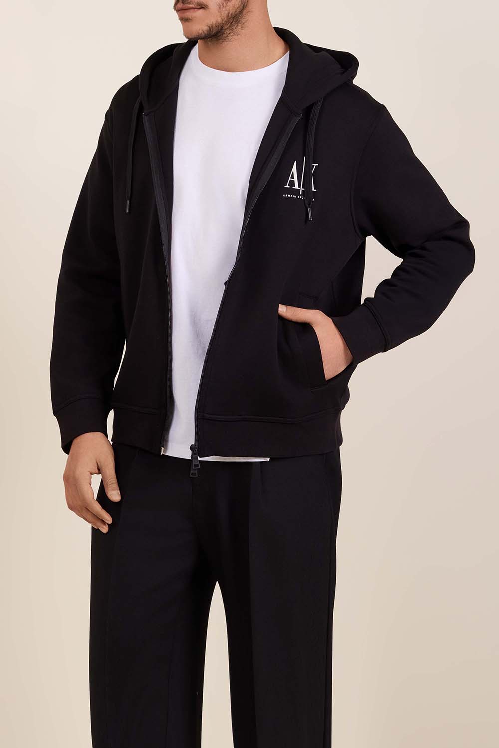 תמונת דוגמן קידמית של סווטשירט קפוצ'ון