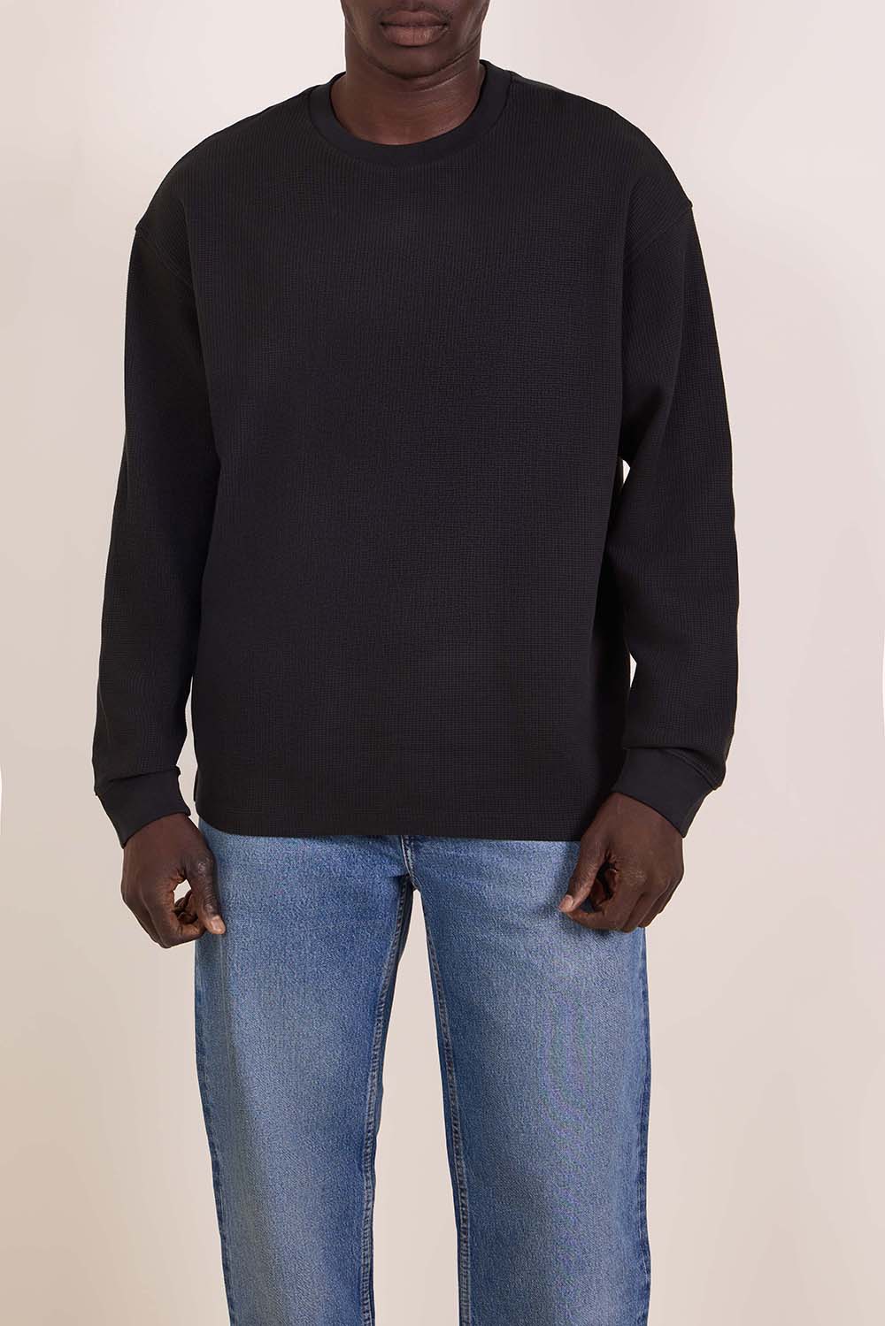 תמונת דוגמן קידמית של חולצת טי שרוול ארוך